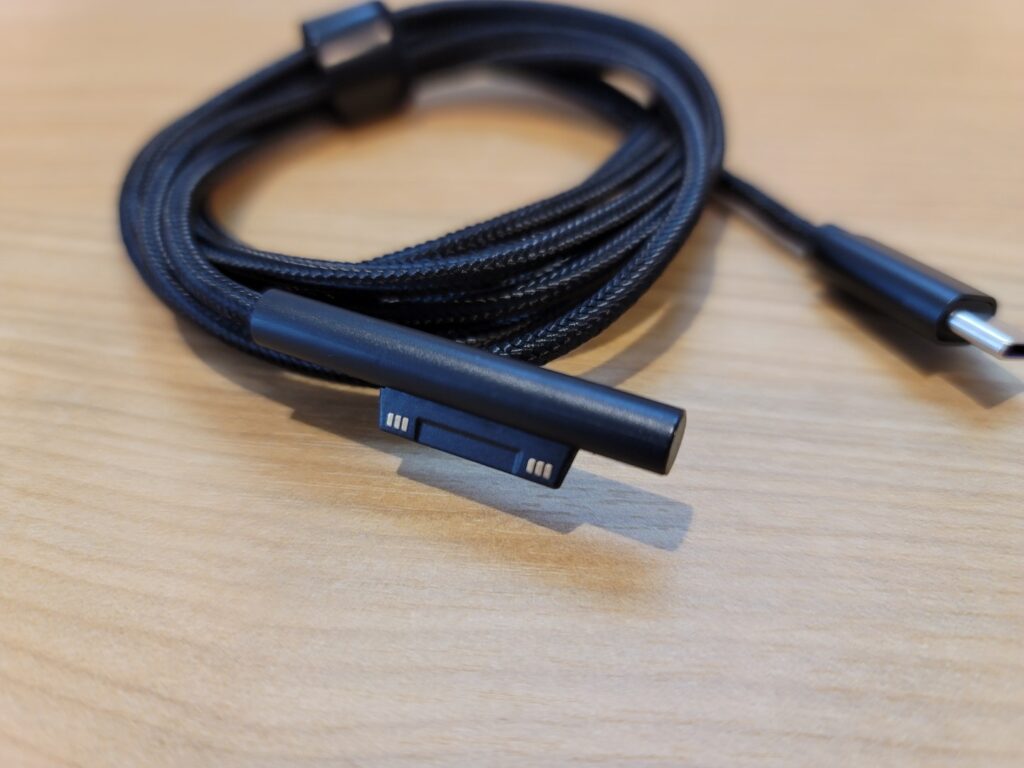 USB-C to Surface Connector 変換ケーブル