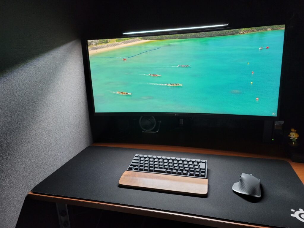 benq screenbar 角度モニタと反対側