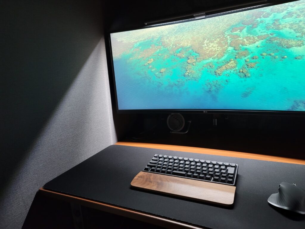 benq screenbar 角度モニタ側