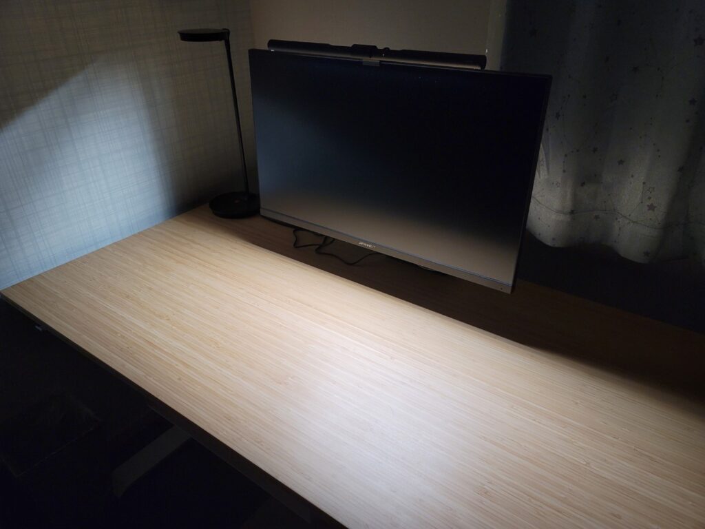 benq screenbar フラットモニタ取り付け